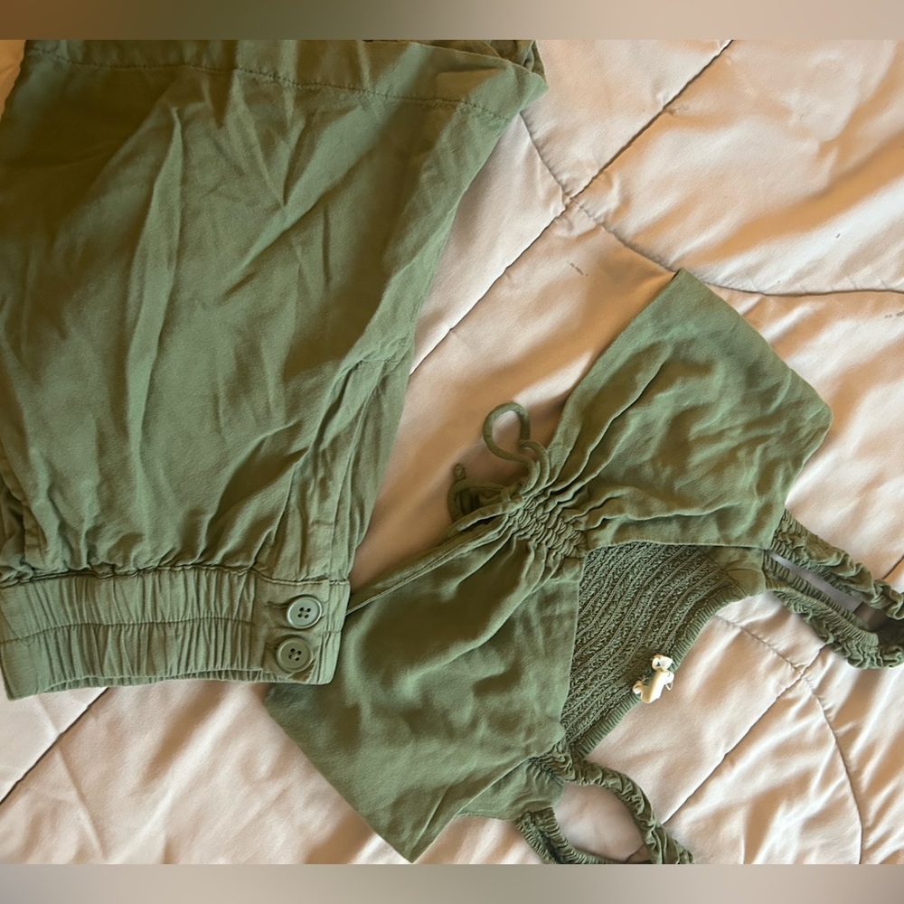 Two green piece set